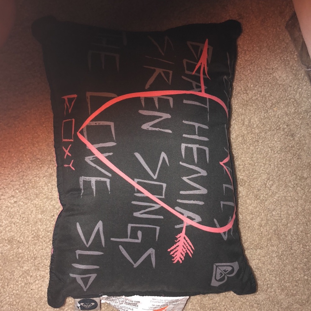 NWT Roxy pillow - Picture 3 of 4